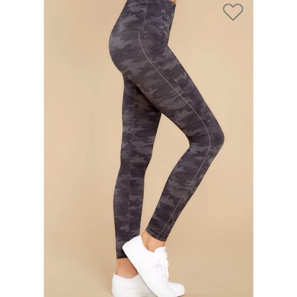 NWT - Spanx Look at Me Now Camo Seamless Leggings - Picture 4 of 10